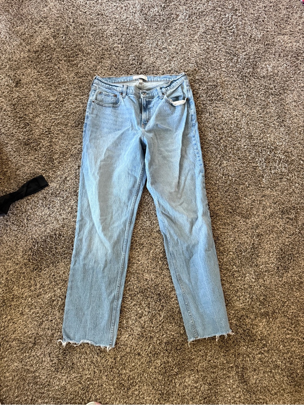 Abercrombie & Fitch Light Wash Straight-Leg Jeans size 31 LONG